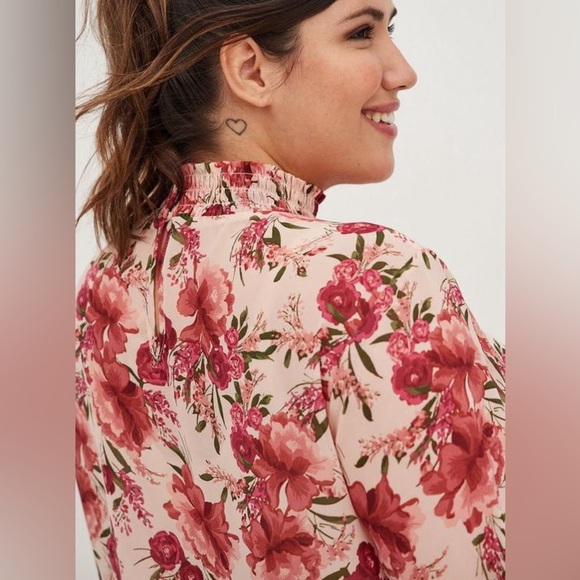 Torrid Chiffon Smocked Sheer Mock Neck Blouse Size 1x NWT Brand New Feminine - Picture 3 of 9